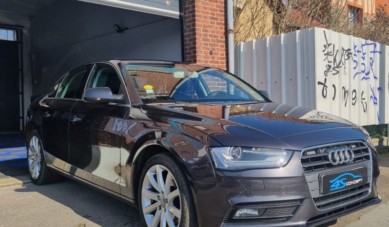 AUDI A4 IV PHASE 2 2.0 TDI 143 AMBITION LUXE plein