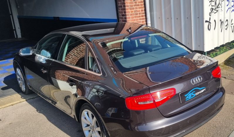 AUDI A4 IV PHASE 2 2.0 TDI 143 AMBITION LUXE plein
