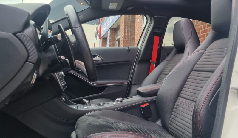 MERCEDES-BENZ CLASSE A 45 AMG 381 CH 4MATIC plein