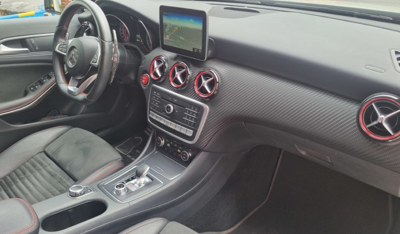 MERCEDES-BENZ CLASSE A 45 AMG 381 CH 4MATIC plein