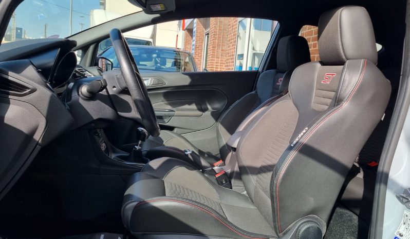 FORD FIESTA V 1.6 ECOBOOST ST200 BVM6 plein