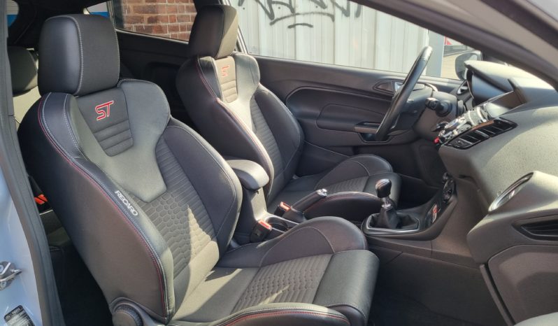 FORD FIESTA V 1.6 ECOBOOST ST200 BVM6 plein