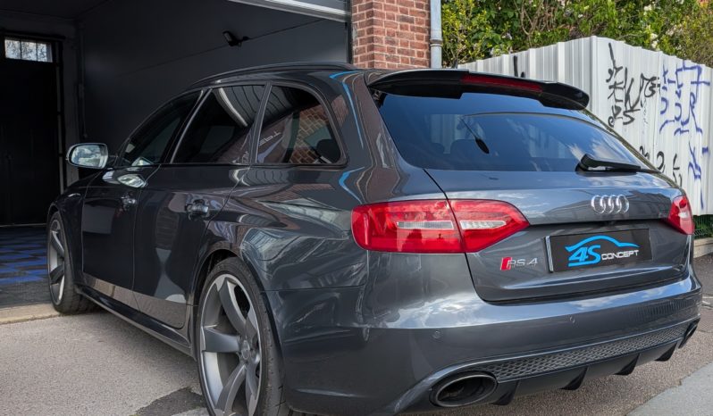 AUDI RS4 AVANT V8 4.2 FSI 450 CH QUATTRO S-TRONIC7 plein