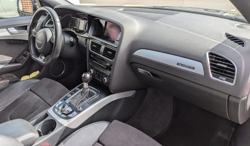 AUDI RS4 AVANT V8 4.2 FSI 450 CH QUATTRO S-TRONIC7 plein