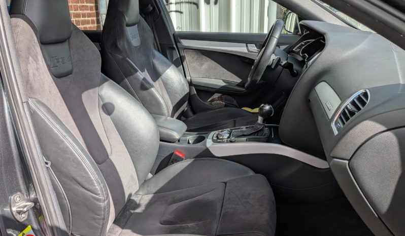 AUDI RS4 AVANT V8 4.2 FSI 450 CH QUATTRO S-TRONIC7 plein