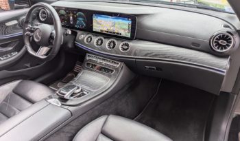 MERCEDES-BENZ CLASSE E 220d CABRIOLET 194 CH AMG LINE 9G-TRONIC plein