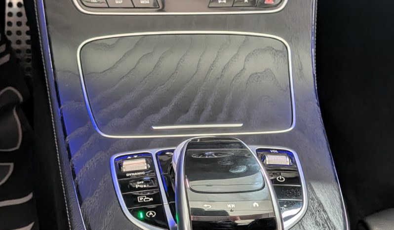 MERCEDES-BENZ CLASSE E 220d CABRIOLET 194 CH AMG LINE 9G-TRONIC plein